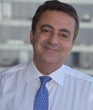Headshot of Anas Younes, 高级副总裁，血液学(早期和晚期)肿瘤学全球主管&D, at AstraZeneca.